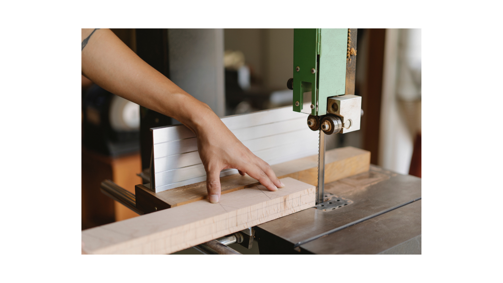 Pourquoi choisir des outils de coupe pour le bois : 5 Avantages Incontournables