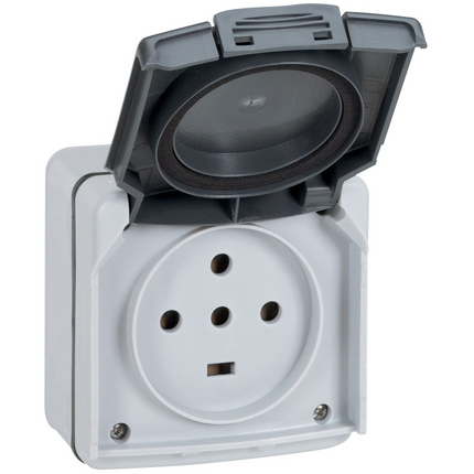 Prise PLEXO Legrand 380 V